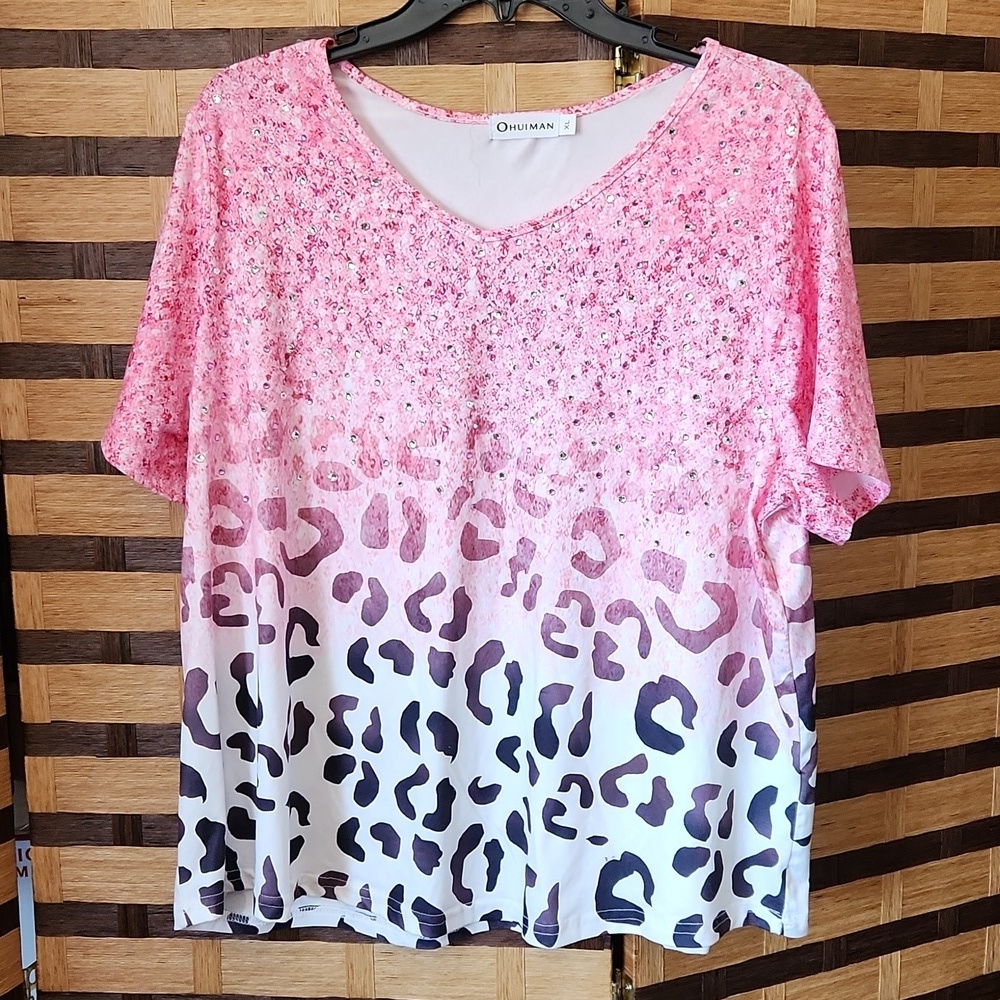 NWOT! Custom pink/white diamonds top